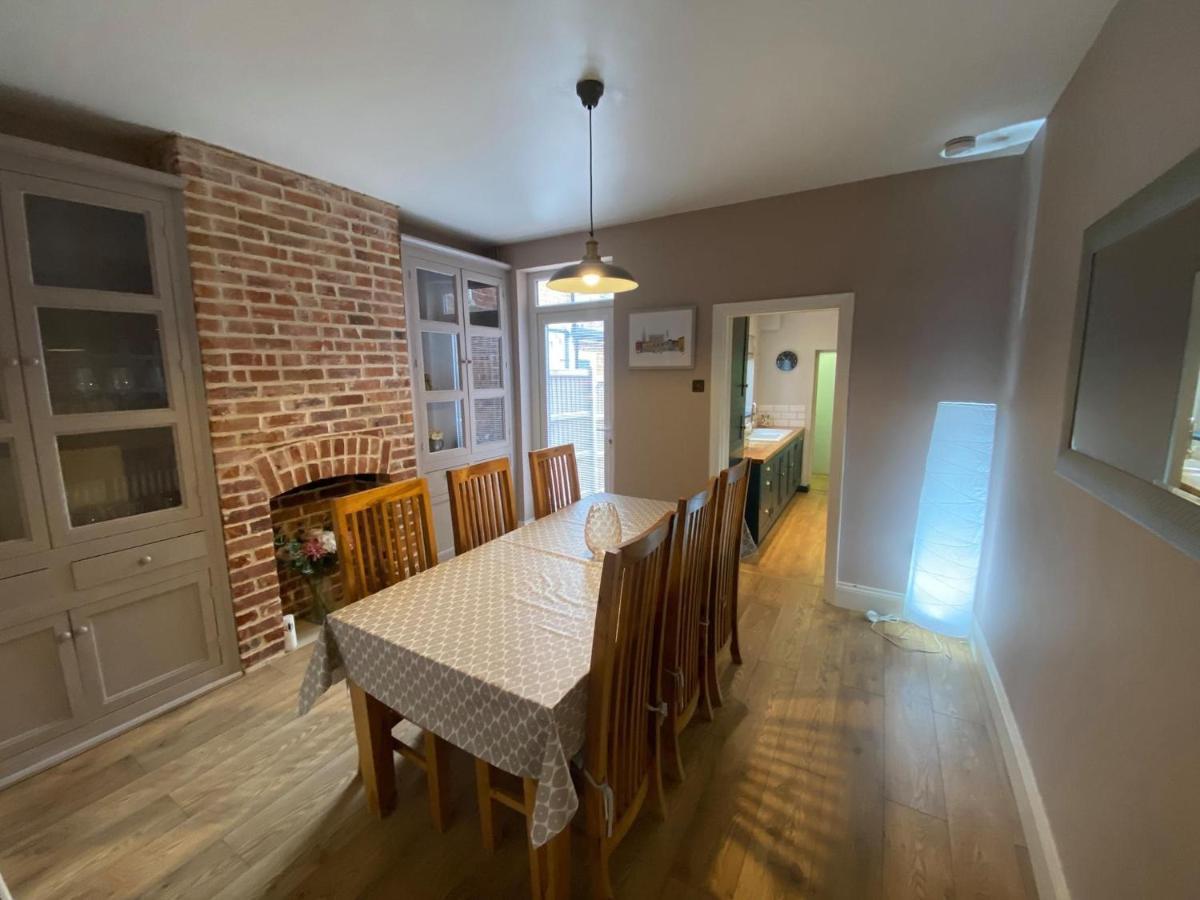 נורוויץ'' Luxurious 3 Bedroom House With Permit Parking מראה חיצוני תמונה